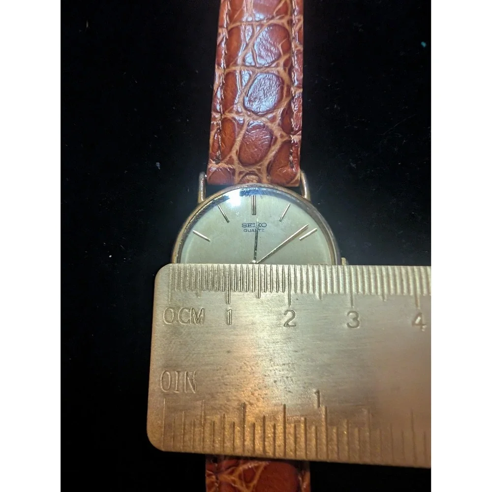 Seiko Quartz Womens Watch Gold Dial Brown Leather Band 5V80-7009 Vintage Runs